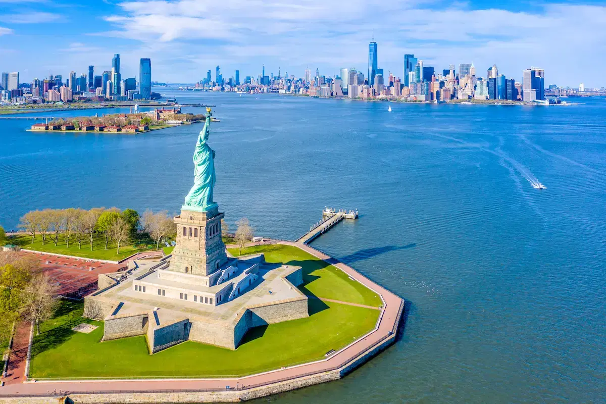 Socha slobody a Ellis Island