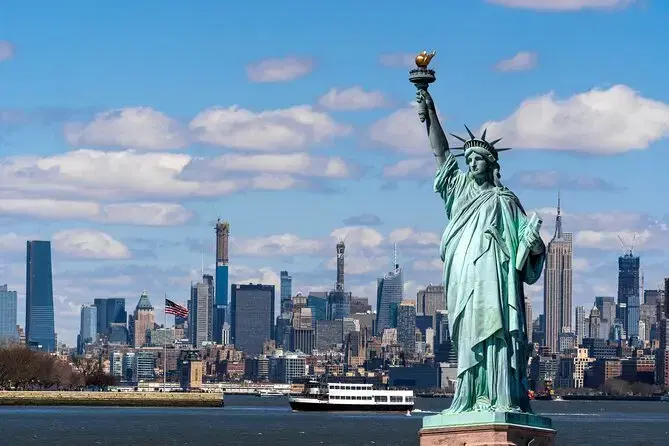Socha Slobody & Ellis Island